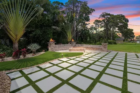 1692 SE Floresta Dr, Port Saint Lucie, FL 34983
