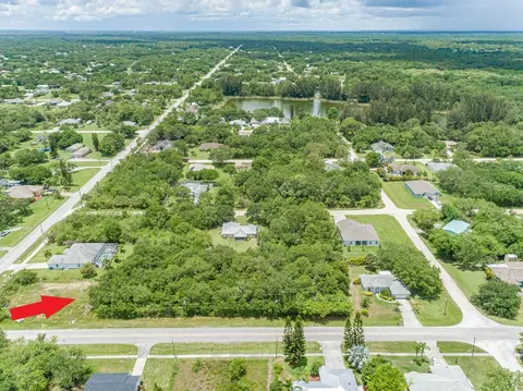 8725 92nd Ct, Vero Beach, FL 32967