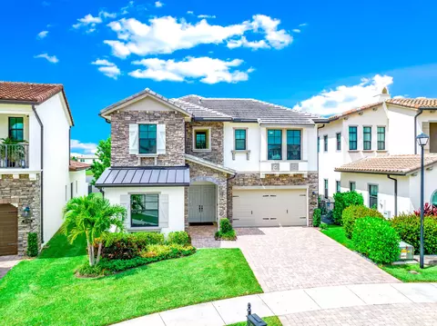 8788 Grand Prix Ln, Boynton Beach, FL 33472
