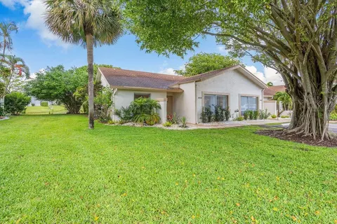844 Lago Rd, Delray Beach, FL 33445