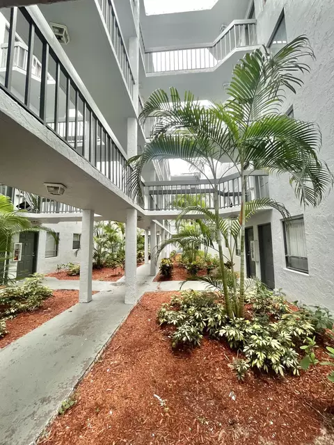 2000 N Congress Ave #403, West Palm Beach, FL 33401
