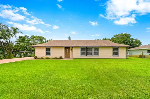 3552 Suncrest Rd, Lake Worth, FL 33467