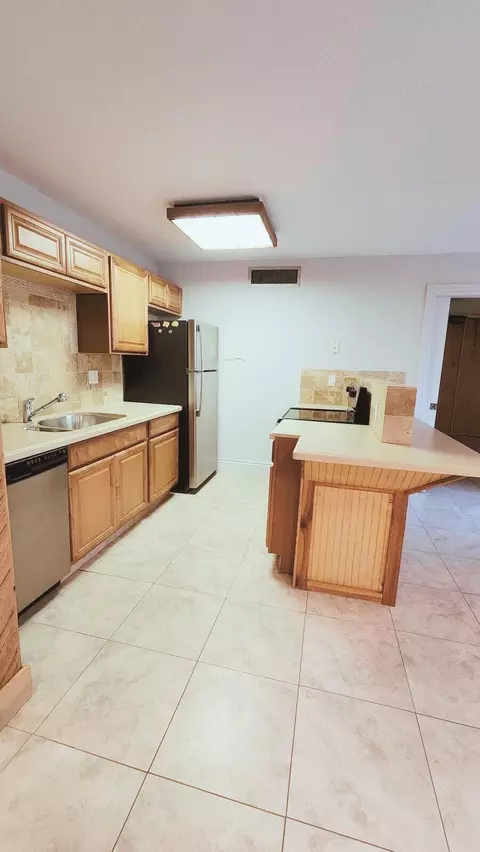 645 Executive Ctr #R107, West Palm Beach, FL 33401