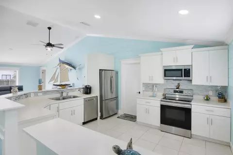 1126 SW Gaffney Ave, Port Saint Lucie, FL 34953