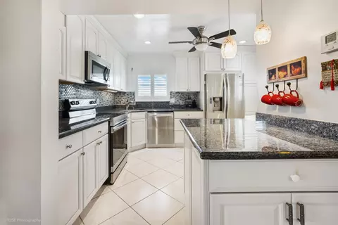 9 Colonial Club Dr #305, Boynton Beach, FL 33435