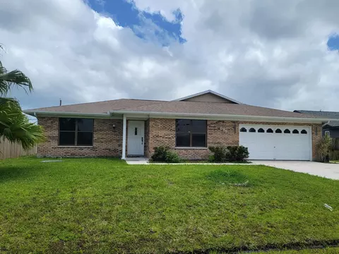 698 SE Thanksgiving Ave, Port Saint Lucie, FL 34984