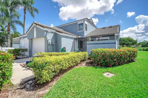 8210 Waterford Ln, Tamarac, FL 33321