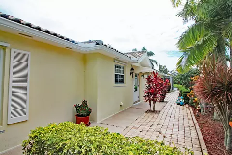 8017 SE Peppercorn Ct, Hobe Sound, FL 33455