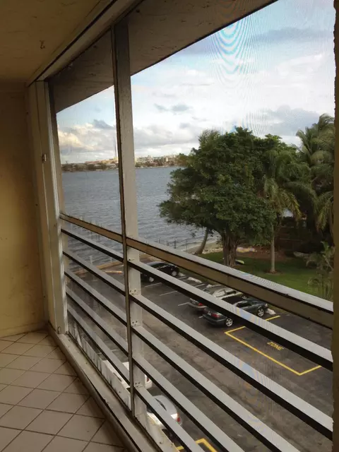 1516 S Lakeside Dr S #418, Lake Worth Beach, FL 33460