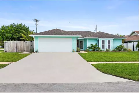 4140 Russell St, Tequesta, FL 33469