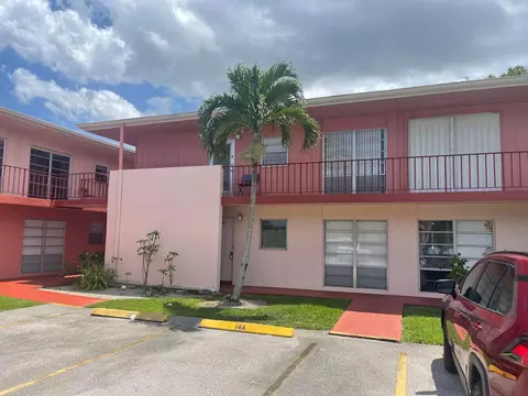 14 Golfs Edge #A, West Palm Beach, FL 33417