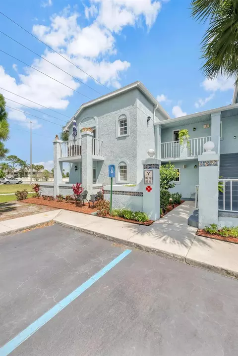1625 SE Green Acres Cir #Y203, Port Saint Lucie, FL 34952