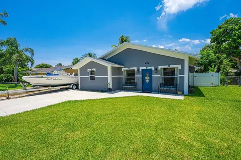 420 NE 15th Ct, Boynton Beach, FL 33435