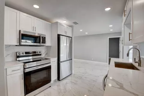 2399 SW 13th Way, Boynton Beach, FL 33426
