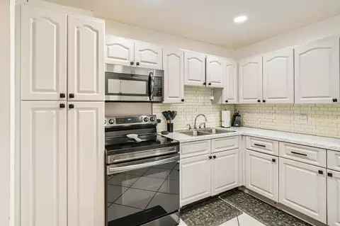 5961 N Falls Cir #101, Lauderhill, FL 33319