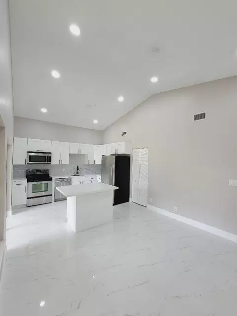 4365 Willow Brook Cir #28B, West Palm Beach, FL 33417