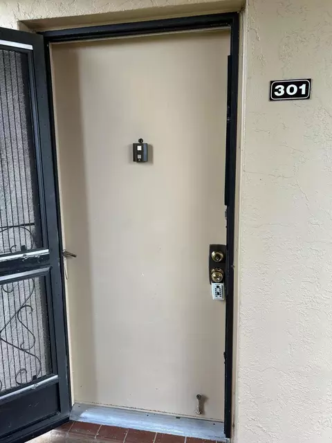 4820 Lucerne Lks #301, Lake Worth, FL 33467