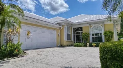 8489 Beaconhill Rd, Palm Beach Gardens, FL 33410