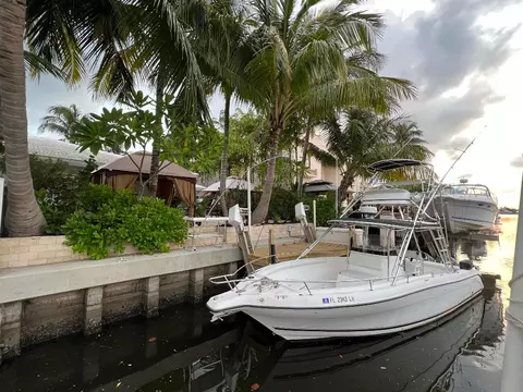 101 Neptune Dr, Hypoluxo, FL 33462