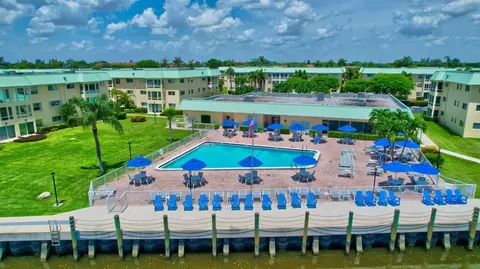 21 Colonial Club Dr #304, Boynton Beach, FL 33435