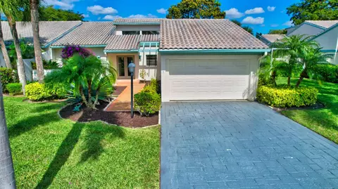 9 Cambridge Dr, Boynton Beach, FL 33436