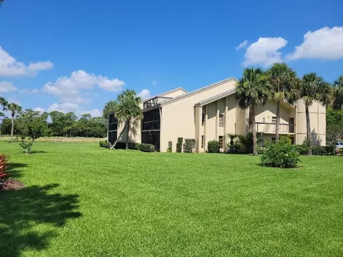 9440 Meadowood 105 Dr #105, Fort Pierce, FL 34950