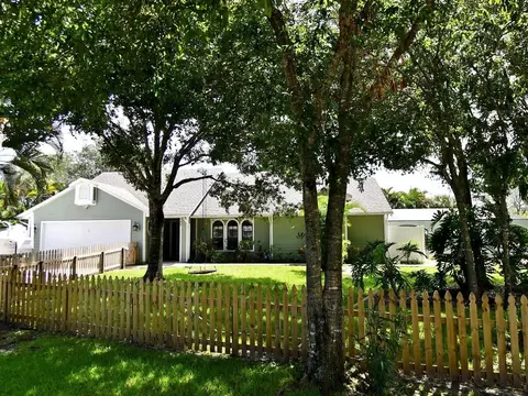 905 Osceola Dr, Fort Pierce, FL 34982