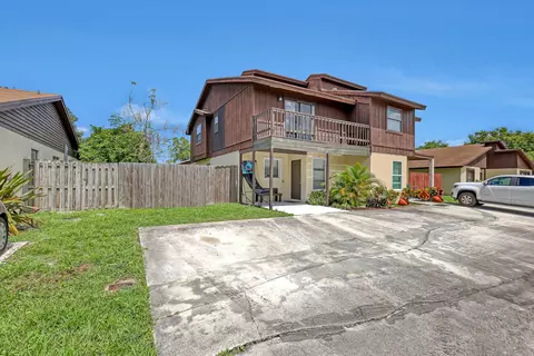 3761 Mil Pond Ct, Greenacres, FL 33463