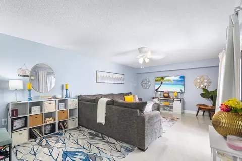 7120 71st Way, West Palm Beach, FL 33407