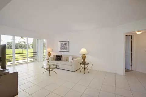 3755 Via Poinciana #201, Lake Worth, FL 33467