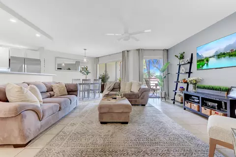 5800 Camino Del Sol #201, Boca Raton, FL 33433