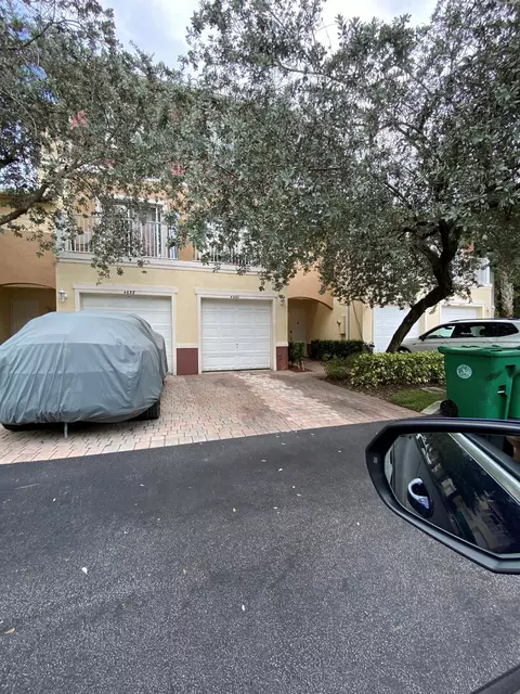 4662 SW 75th Way, Davie, FL 33314