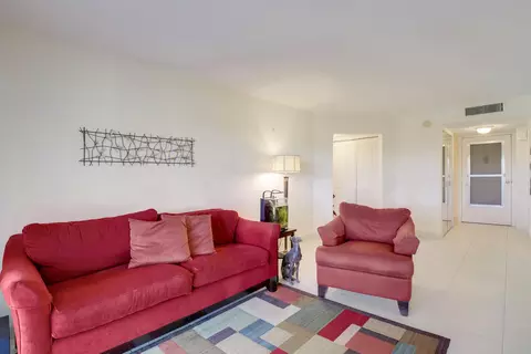 3755 Via Poinciana #405, Lake Worth, FL 33467