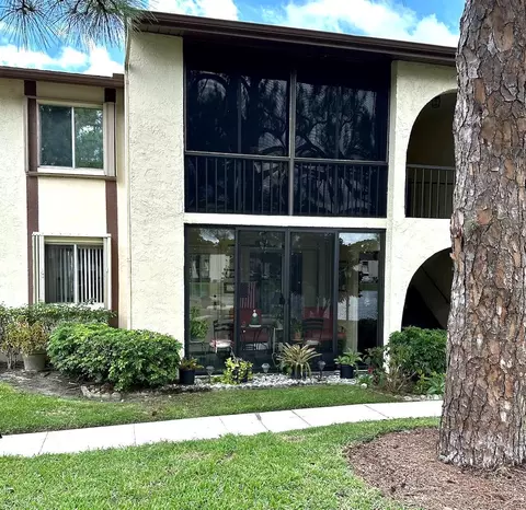 311 Knotty Pine Cir #C-1, Greenacres, FL 33463
