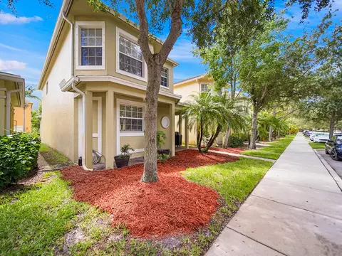 2566 SE Pineland Dr, Port Saint Lucie, FL 34952