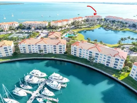30 Harbour Isle Dr W #304, Fort Pierce, FL 34949