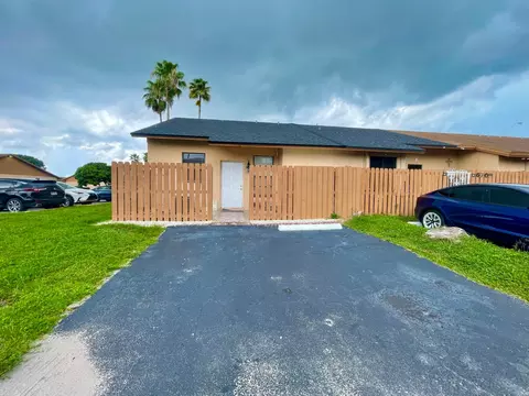 6711 NW 189th St, Hialeah, FL 33015