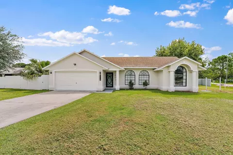 5775 NW Zinnia St, Port Saint Lucie, FL 34986