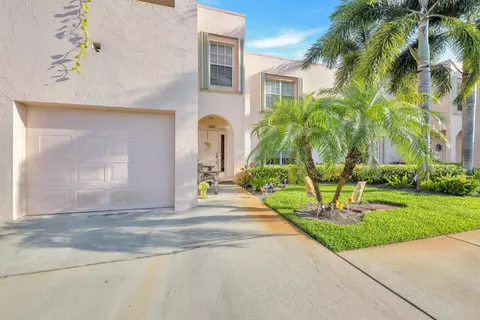 2078 SE Wild Meadow Cir, Port Saint Lucie, FL 34952