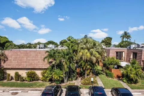 783 Springdale Cir, Palm Springs, FL 33461