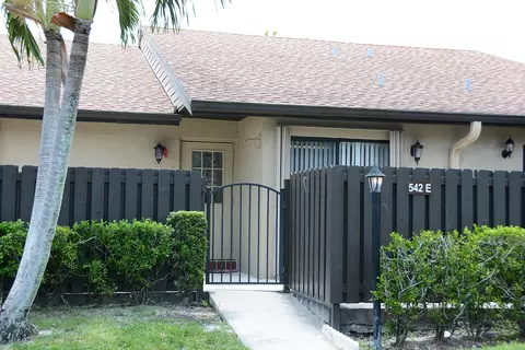 542 Shady Pine Way #E, Greenacres, FL 33415
