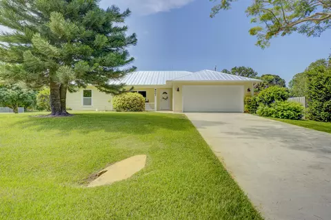 8002 Lockwood Dr, Fort Pierce, FL 34951