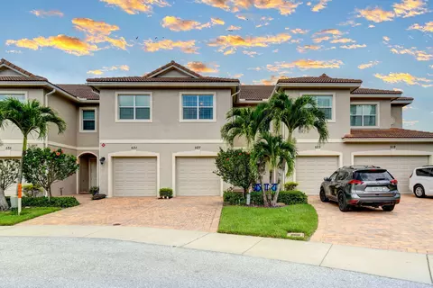 527 SW Glen Crest Way, Stuart, FL 34997