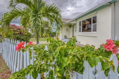 702 N J St, Lake Worth Beach, FL 33460