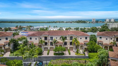 304 Del Sol Cir, Tequesta, FL 33469