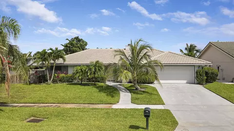 14 Hickory Hill Rd, Tequesta, FL 33469