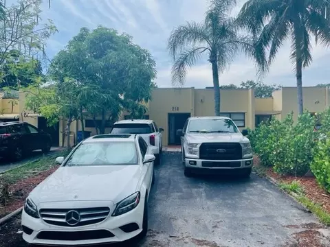 218 NW 46th Ct, Pompano Beach, FL 33064