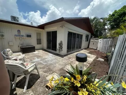 503 SE 5th Cir, Boynton Beach, FL 33435