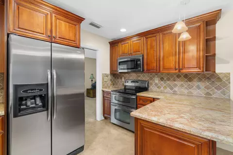 6582 SW 20 Ct, Plantation, FL 33317