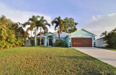 808 SW Mccoy Ave, Port Saint Lucie, FL 34953